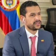 El ministro Daniel Palacios expresó su rechazo al trino de Gustavo Petro sobre la compra de votos en las elecciones de Colombia.