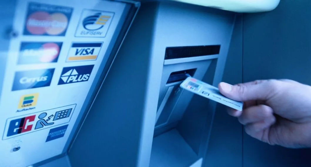 Explicación de cuáles son las formas más comunes que los ladrones utilizan para robar y cometer fraudes en cajeros automáticos. 