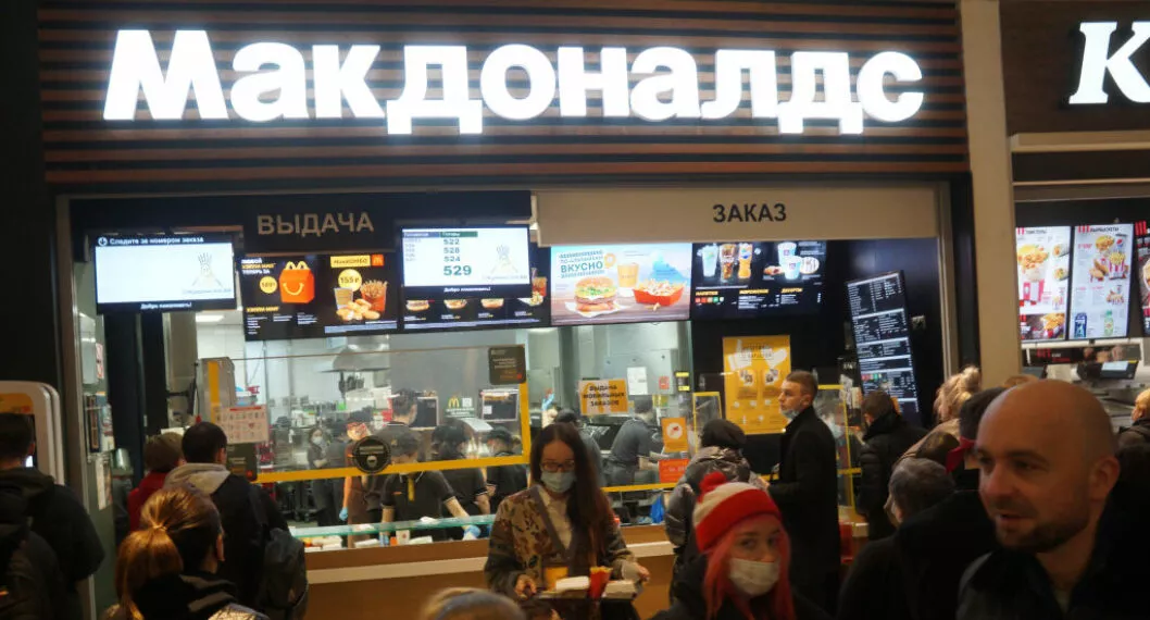 Imagen de un McDonald's de Rusia a propósito de que cuestan más de un salario mínimo
