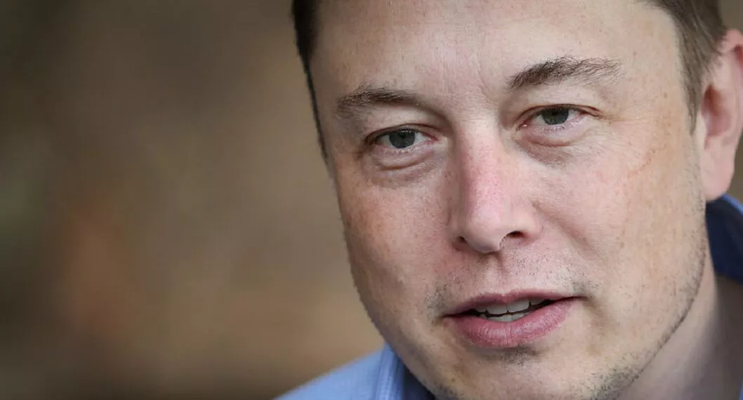 Grimes, la madre de dos de los hijos de Elon Musk, contó que el multimillonario fundador de Tesla y SpaceX duermen en un colchón roto. 