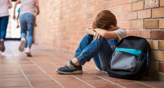 Relato sobre un caso de 'bullying' que se registró en una vereda de Santander contra un menor de 6 años por parte de su compañero de 8 años.