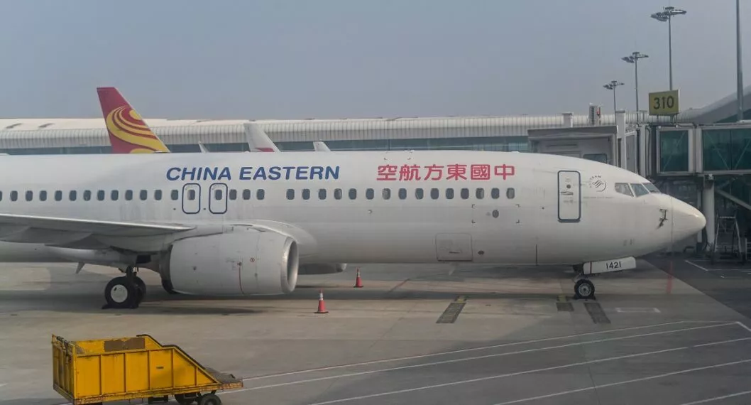 Imagen de avión de China Eastern Airlines ilustra artículo Se estrelló avión Boeing 737 con 132 pasajeros en el suroeste de China