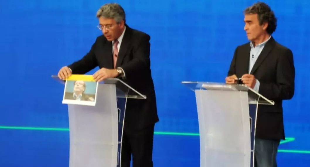 Enrique Gómez, que se robó el ‘show’ con foto de Gustavo Petro en debate de RCN.