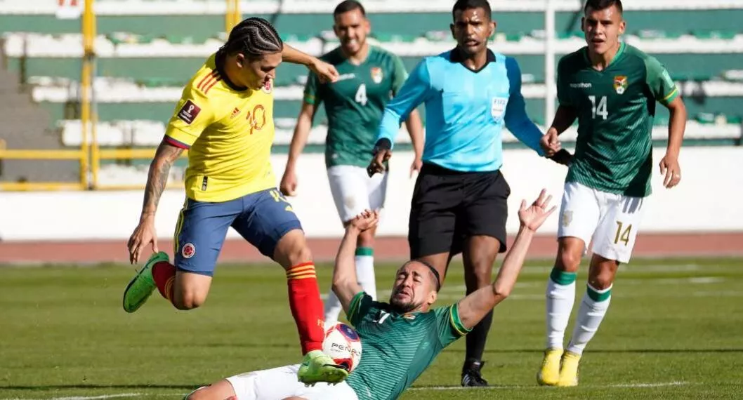 Foto partido de Colombia vs Bolivia, en nota de qué decisión tomó Bolivia con jugadores en Barranquilla.