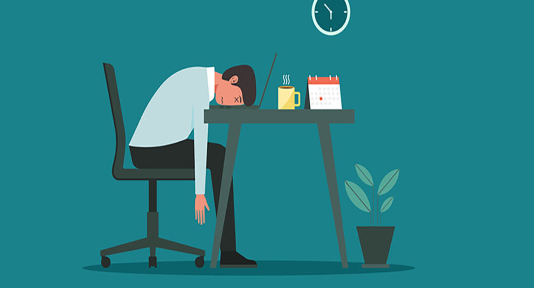 Trabajador cansado, a propósito del Síndrome de Burnout o 'del trabajador quemado': qué es, síntomas y más datos.