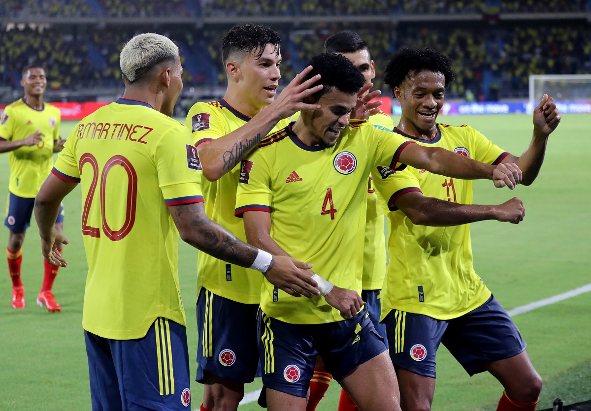 A qué hora juega colombia hoy