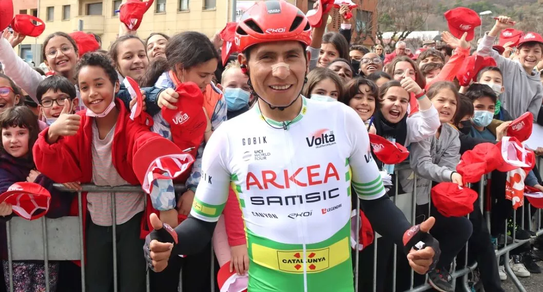 Nairo Quintana, que fue aplaudido por niños españoles en la Vuelta a Cataluña 2022.