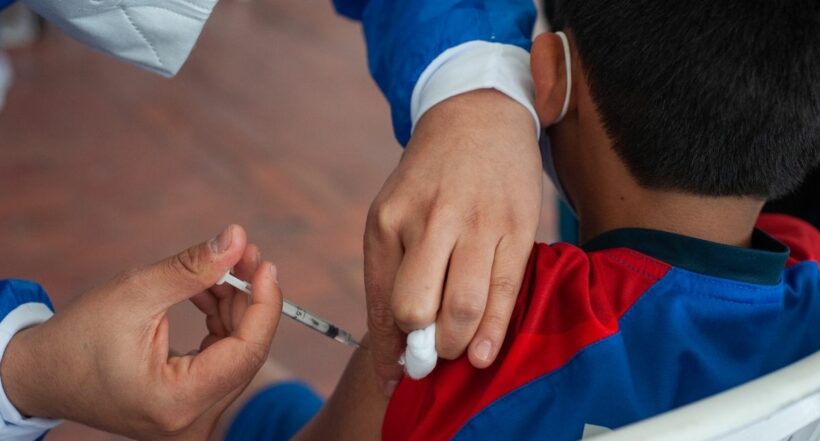 El Ministerio de Salud dio luz verde a una tercera aplicación de la vacuna de Pfizer para este sector de la población. 