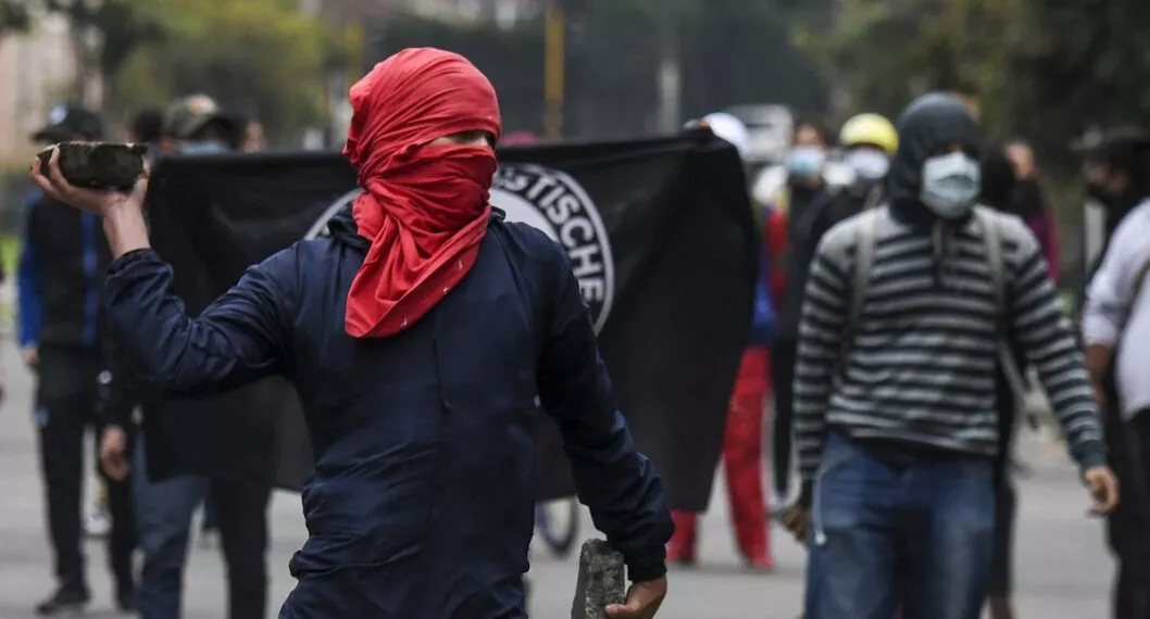 Imagen de vándalo en una protesta en Bogotá ilustra art´ciulo Rusia niega injerencia en elecciones presidenciales de Colombia