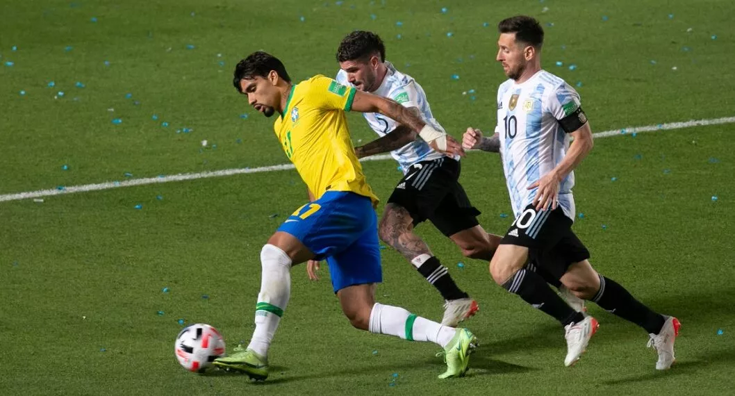 Partido entre Brasil y Argentina ilustra nota sobre las selecciones que ya está aseguradas en el Mundial de Catar 2022