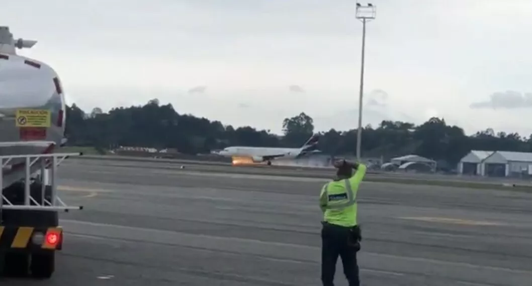 Video del avión en el aeropuerto de Rionegro echando fuego.