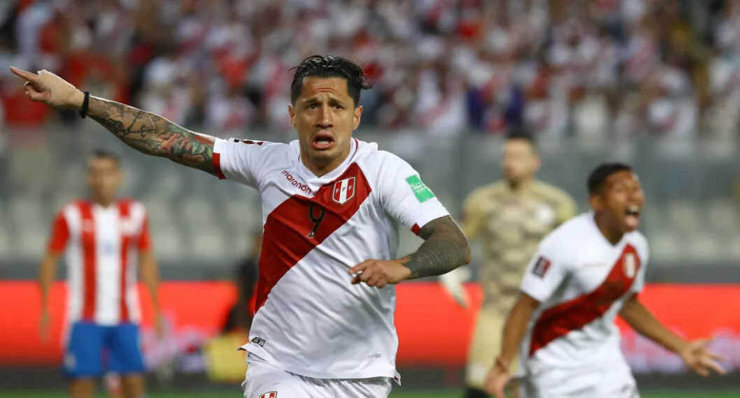 Imagen del delantero que hizo el gol de Perú a propósito del video de la anotación de Perú que está dejando por fuera del Mundial a Colombia