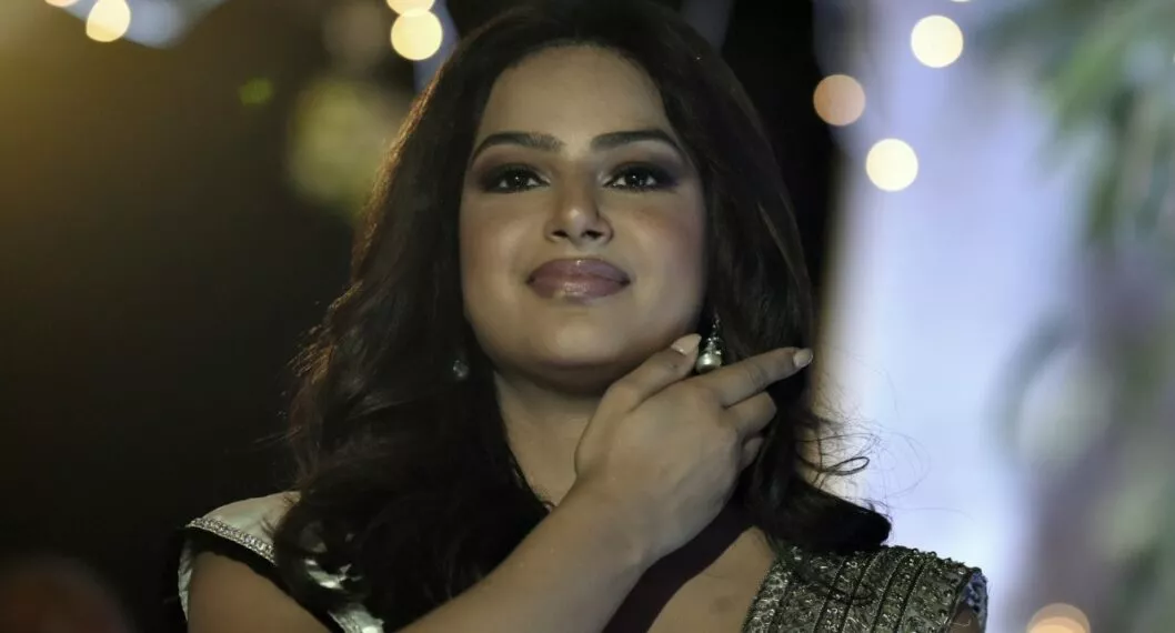Harnaaz Sandhu, la actual Miss Universo, levanta rumores de embarazo por evidente bulto en su vientre. Muchos dicen que solo aumentó de peso. 