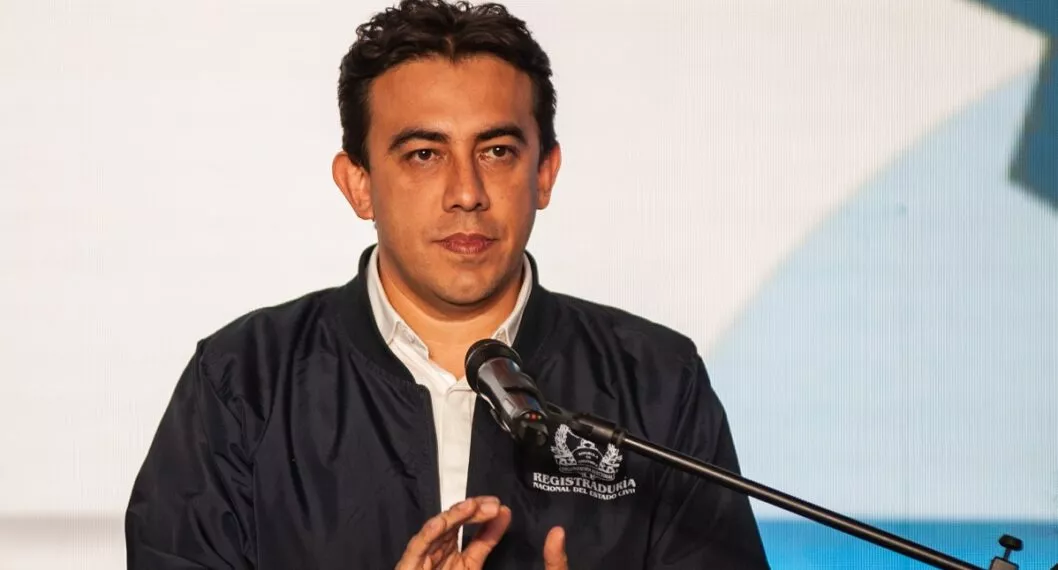 Alexander Vega, registrador Nacional, en un evento de consejos juveniles, a propósito de que cuánto gana y cuánto le subieron el salario en 2022.