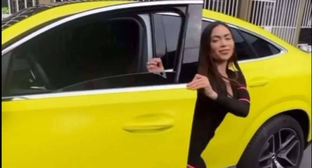 Daneidy Barrera, mejor conocida como ‘Epa Colombia’ ha gastado una millonada en carros de lujo: cuánto cuesta su camioneta amarilla Mercedes Benz.