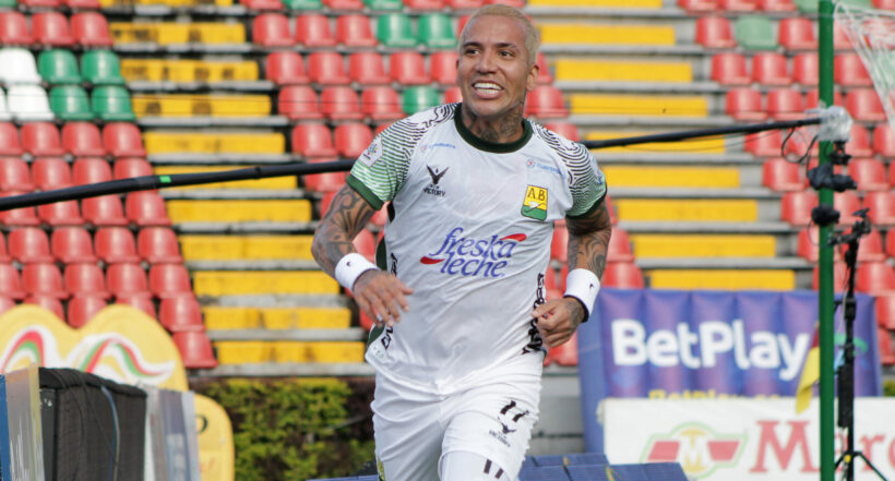 Dayro Moreno, cuya inteligencia fue puesta a prueba por Sherman Cárdenas en el Atlético Bucaramanga.
