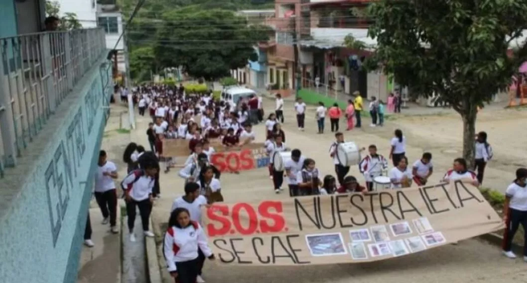 Marcha de estudiantes de la Institución Educativa Técnica Agropecuaria San Rafael del corregimiento de Herrera.