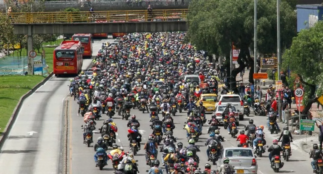 En la tarde de este miércoles se reportan afectaciones en la movilidad en diferentes vías de Bogotá por las movilizaciones de los motociclistas.