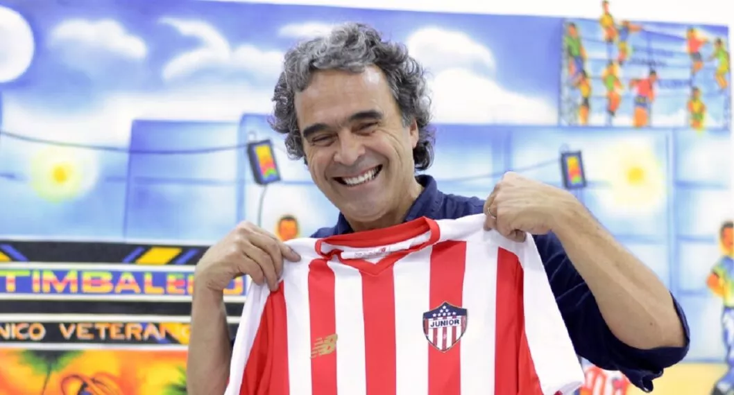 Sergio Fajardo se puso camisa del Junior de Barranquilla