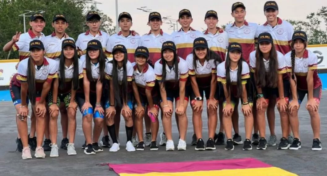 Los 19 integrantes de la Selección Tolima de Patinaje Carreras.