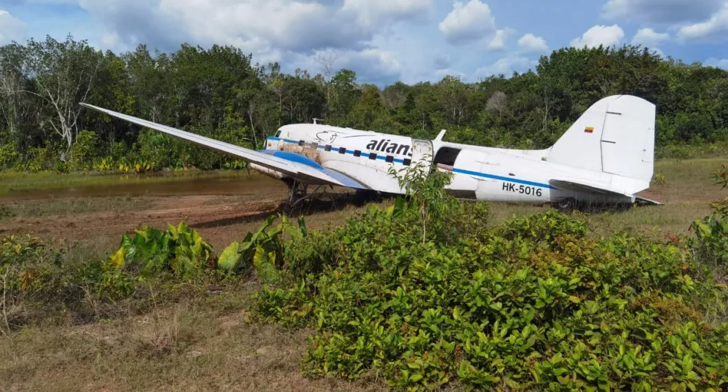 Imagen del avión que se estrelló cuando quería aterrizar en San Felipe, Guainía