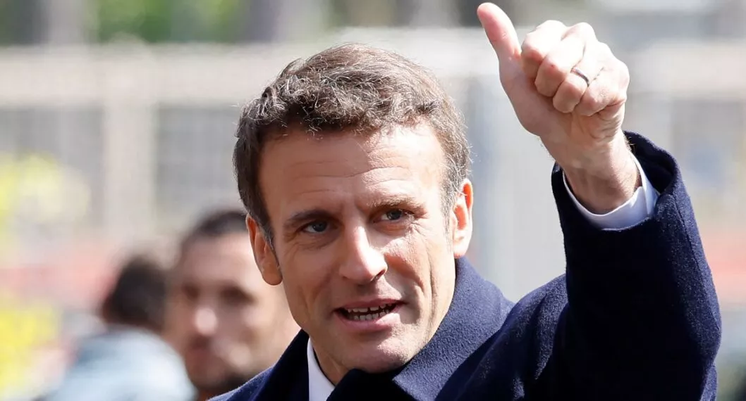Emmanuel Macron, que irá a segunda vuelta en elecciones de Francia con Marine Le Pen.