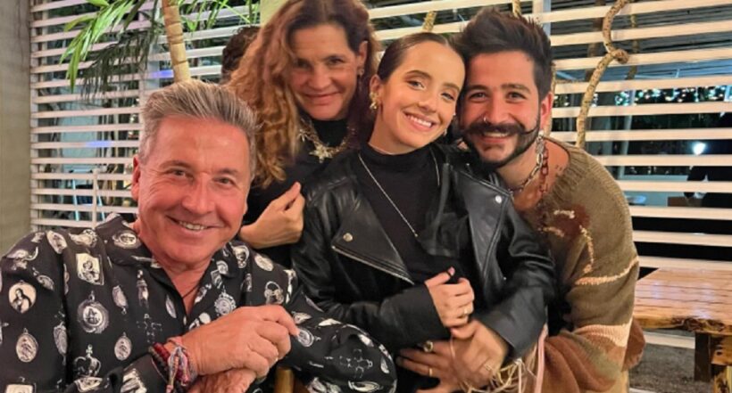 Ricardo Montaner no aguantó sus ganas de expresar la felicidad que siente luego del nacimiento de su quinta nieta, Índigo. 