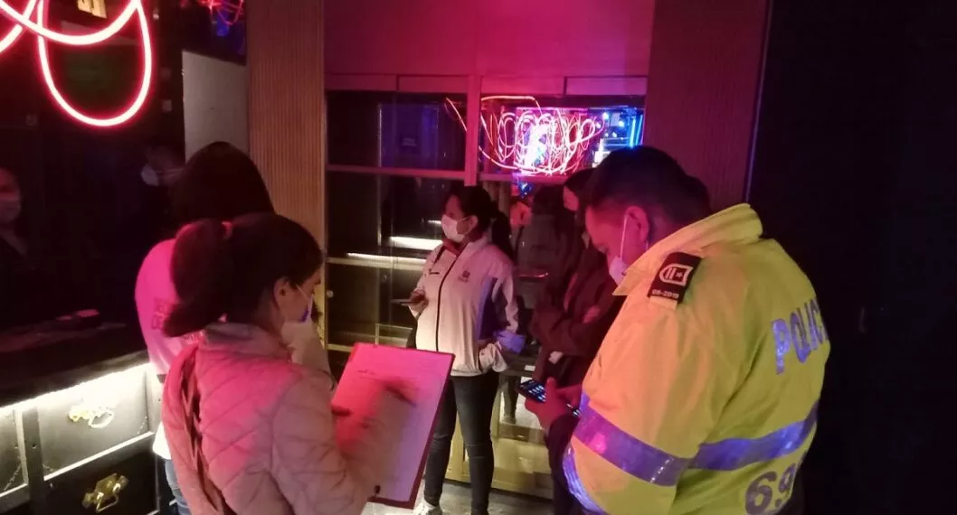 En Bogotá cierran bares y clubes nocturnos por violar las normas