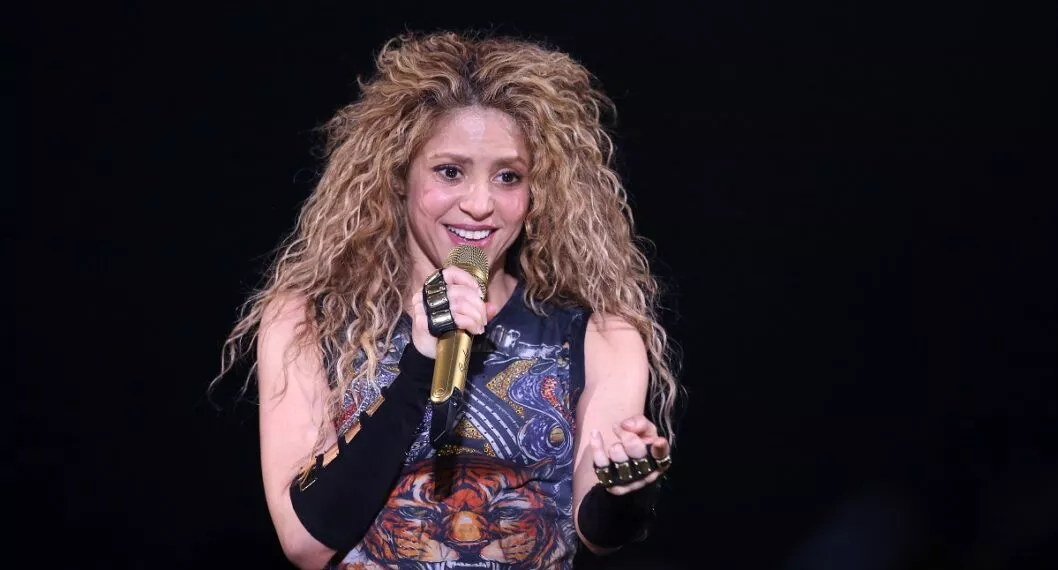 Shakira ilustra nota sobre cómo luce el actor Osvaldo Ríos, su exnovio, que le lleva 16 años