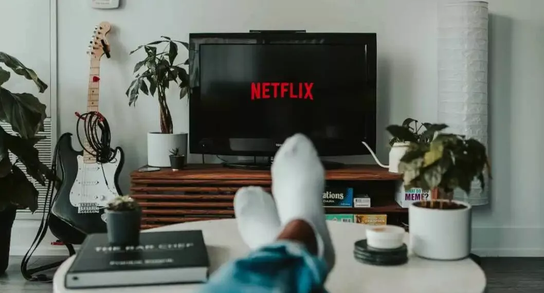 Imagen de un tv con Netflix, a propósito de sus 10 películas religiosas para Semana Santa