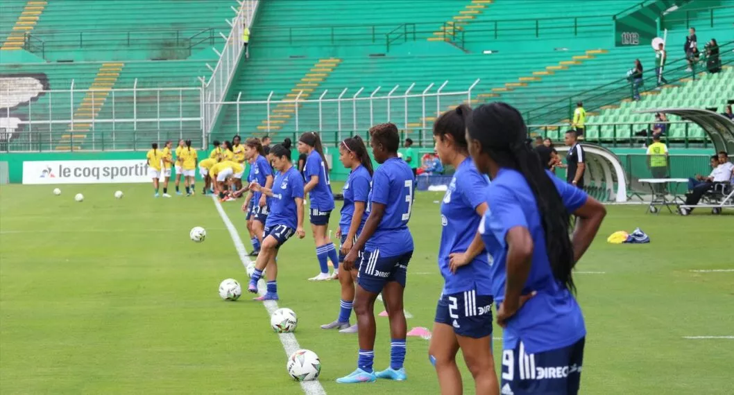 Imagen de las jugadoras de Millonarios, que tienen una irregular participación en la Liga femenina de Colombia