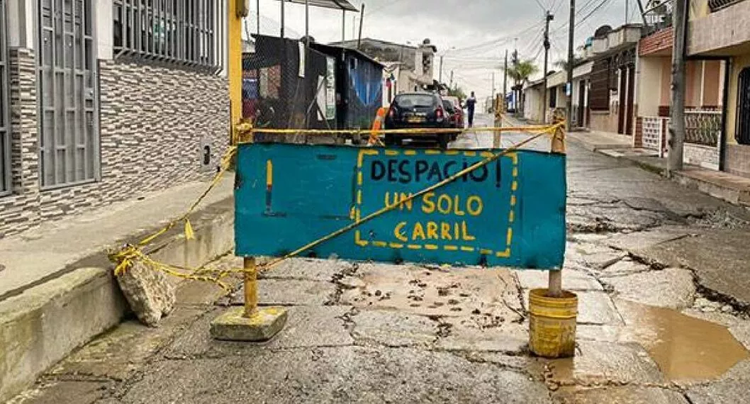 Los daños en el pavimento del barrio Simón Bolívar afectan la movilidad en el municipio.