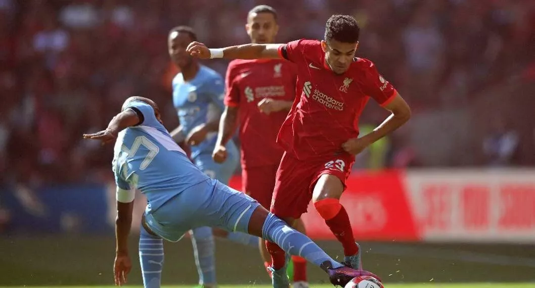 Foto de Luis Díaz contra Manchester City, en nota de su actuación en Wembley con Liverpool ante Manchester City en FA Cup.