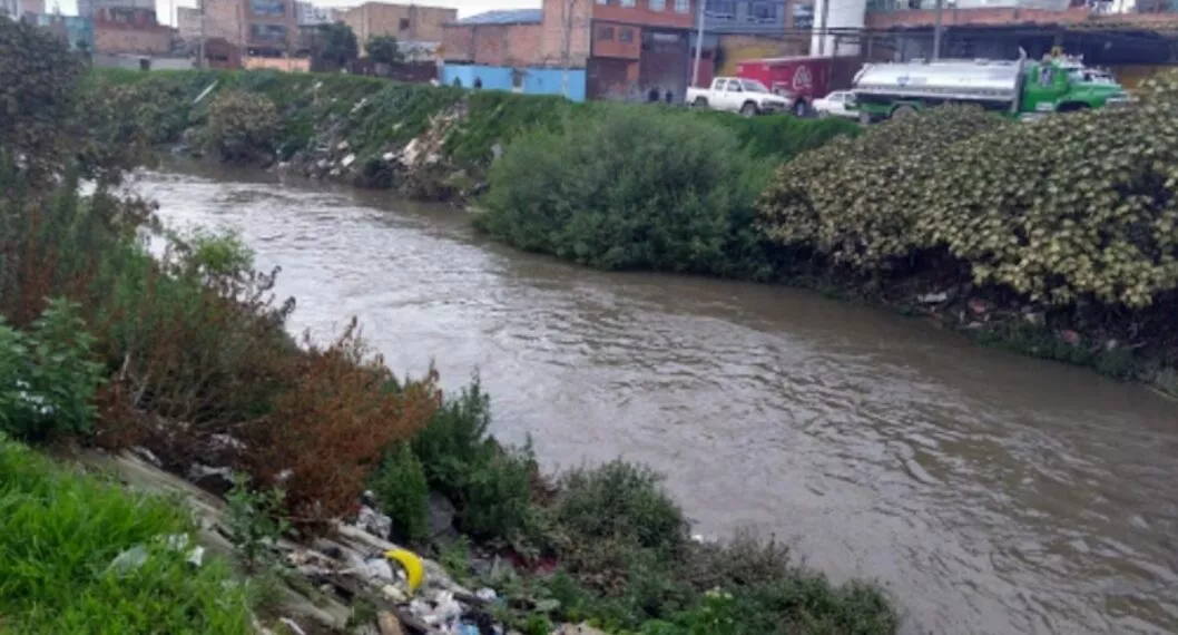 Habitantes del barrio La Aurora, en la localidad de Usme, encontraron el cuerpo de una persona que permanecía en el canal de agua.