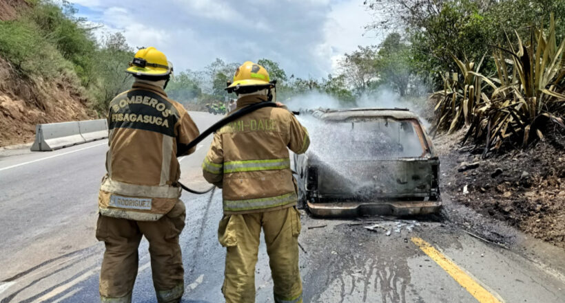 [Video] Carro particular se incendió en vía Bogotá-Girardot; afectó operación retorno