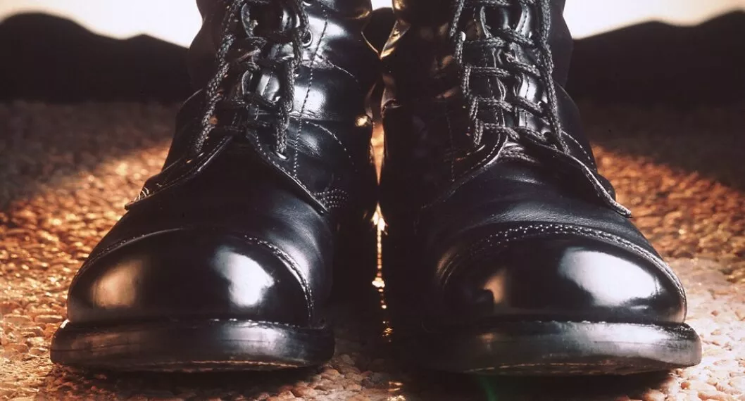 Imagen de unas botas militares a propósito del caso del pensionado del Ejército que habría matado a ladrón es acusado de homicidio.