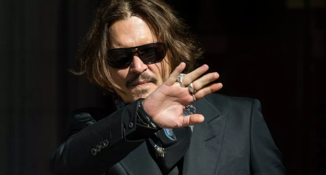 Médico de Johnny Depp habla del pedazo de dedo que perdió el actor en pelea con exesposa, Amber Heard. 