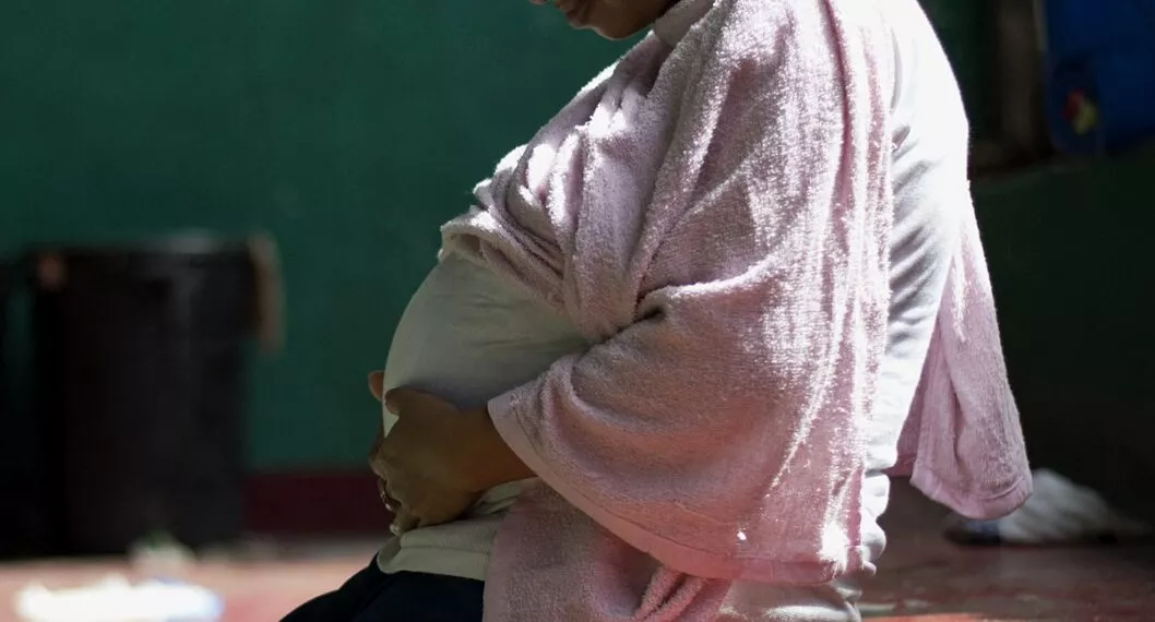 Imagen de mujer embarazada ilustra artículo Asesinan a mujer para robarle el bebé que estaba esperando