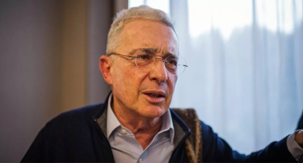 El expresidente Álvaro Uribe se refirió a una noticia que circula en redes sociales sobre su supuesto reconocimiento a Gustavo Petro.