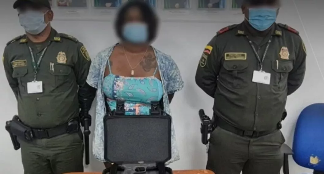 En Cartagena, capturan a turista que pretendía viajar con un arma.