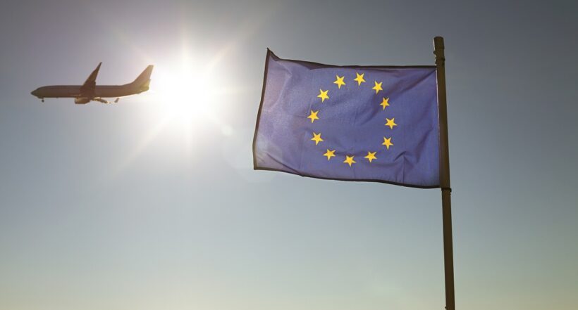 Bandera de la Unión Europea ilustra nota sobre nuevo permiso que colombianos deben solicitar para ir a Europa