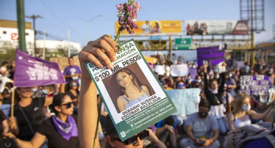 Colectivos feministas piden justicia por Debanhi Escobar, la jovencita hallada muerta en México.