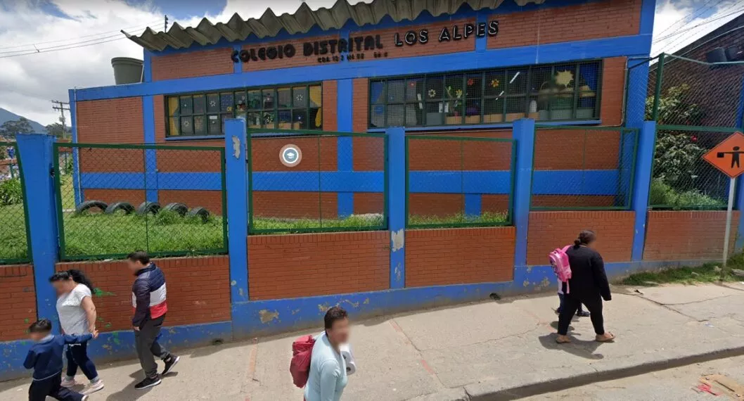 En colegio Los Alpes de San Cristóbal, un estudiante habría llevado hasta el recinto educativo un cuchillo para amenazar con él a una compañera.