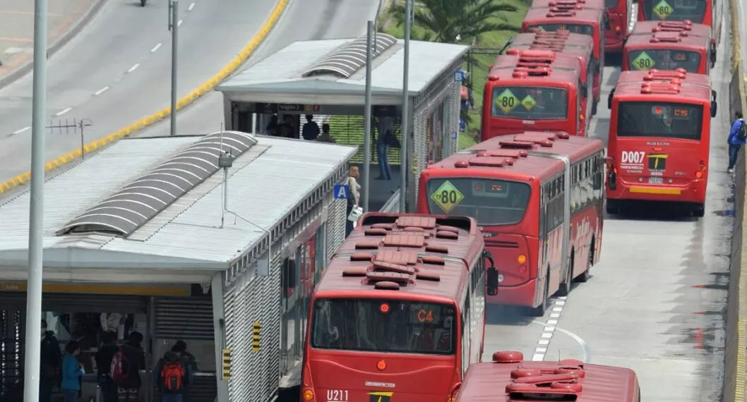 Imagen de buses de TransMilenio ilustra artículo A TransMilenio se le han dejado de subir 500.000 pasajeros