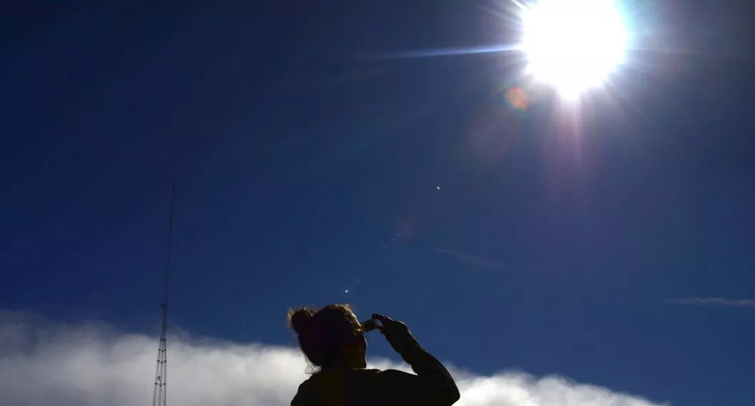 Eclipse solar ilustra nota de cómo ver el que se presentará el 30 de abril desde Colombia