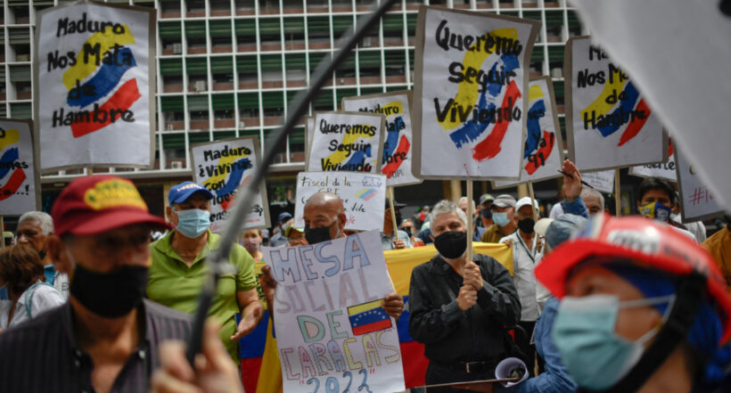 Pensionados en Venezuela protestan por lograr un aumento de lo que perciben.