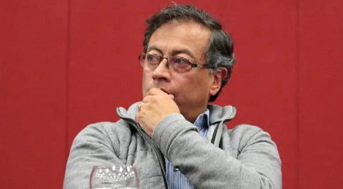 Gustavo Petro, aburrido con César Gaviria por apoyo liberal a 'Fico'  Gutiérrez