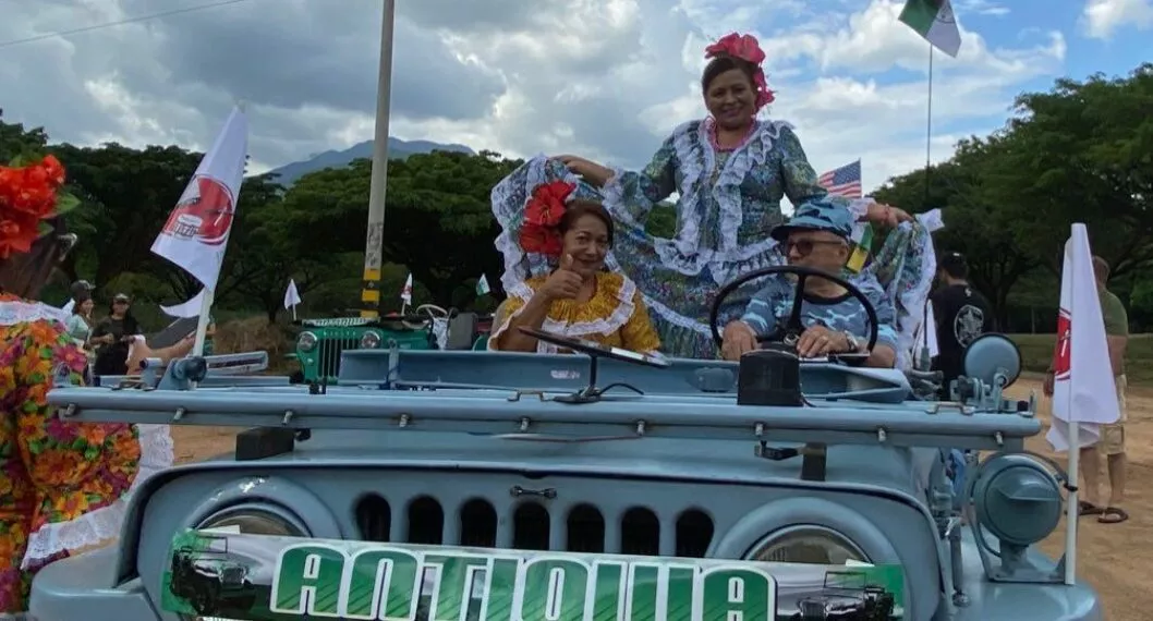 Tradicional desfile de Jeep Willys parranderos se vivió con gran emoción