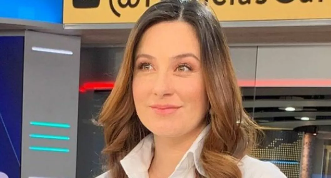 Imagen de Daniela Pachón, presentadora de Noticias Caracol que se convirtió en mamá