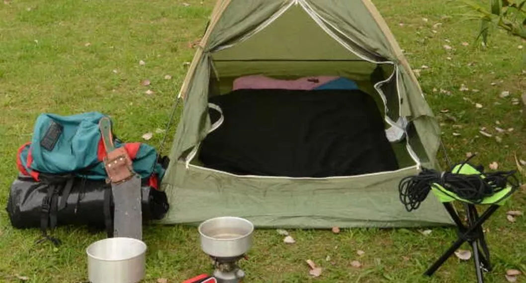 Equipo básico para acampar.